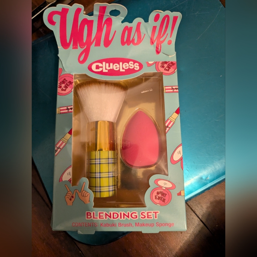 Blending Set with Pink Sponge and Yellow Plaid Brush